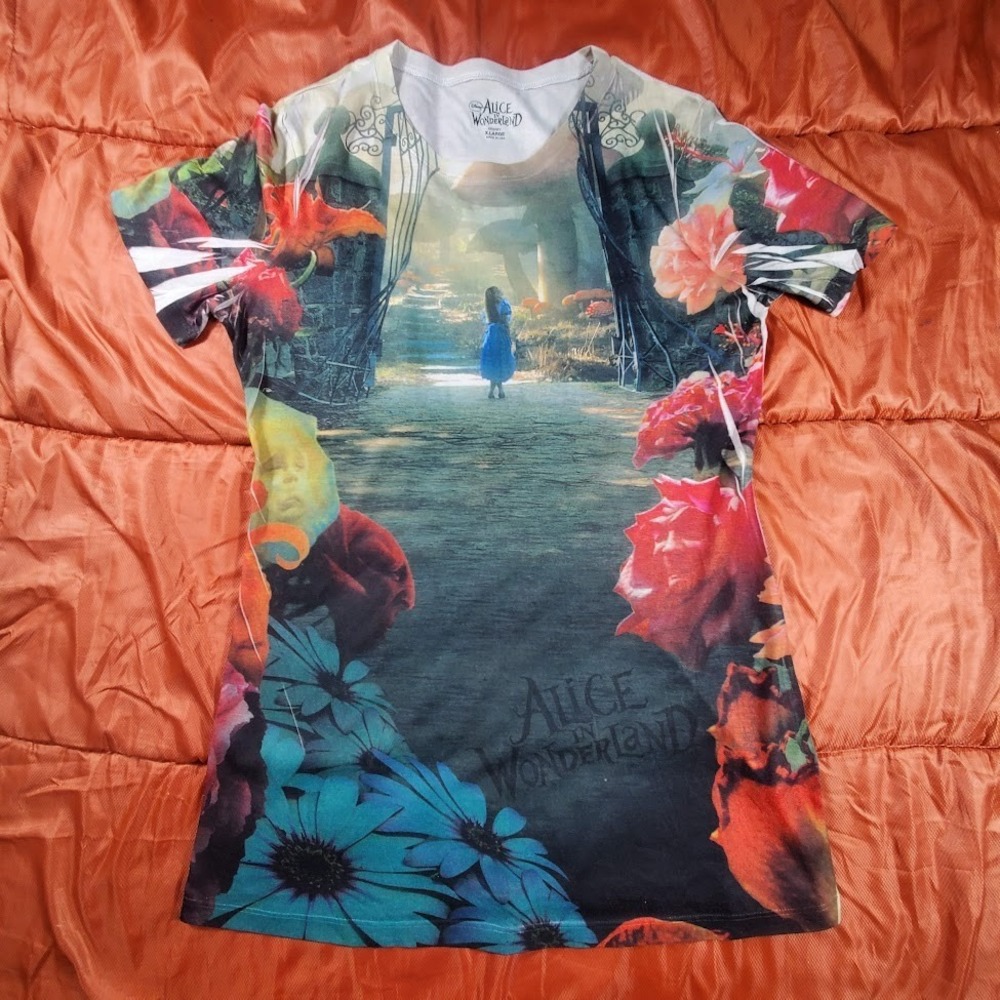 Disney Alice in Wonderland All Over Print T-Shirt XL Made in USA‎ Vintage 2010